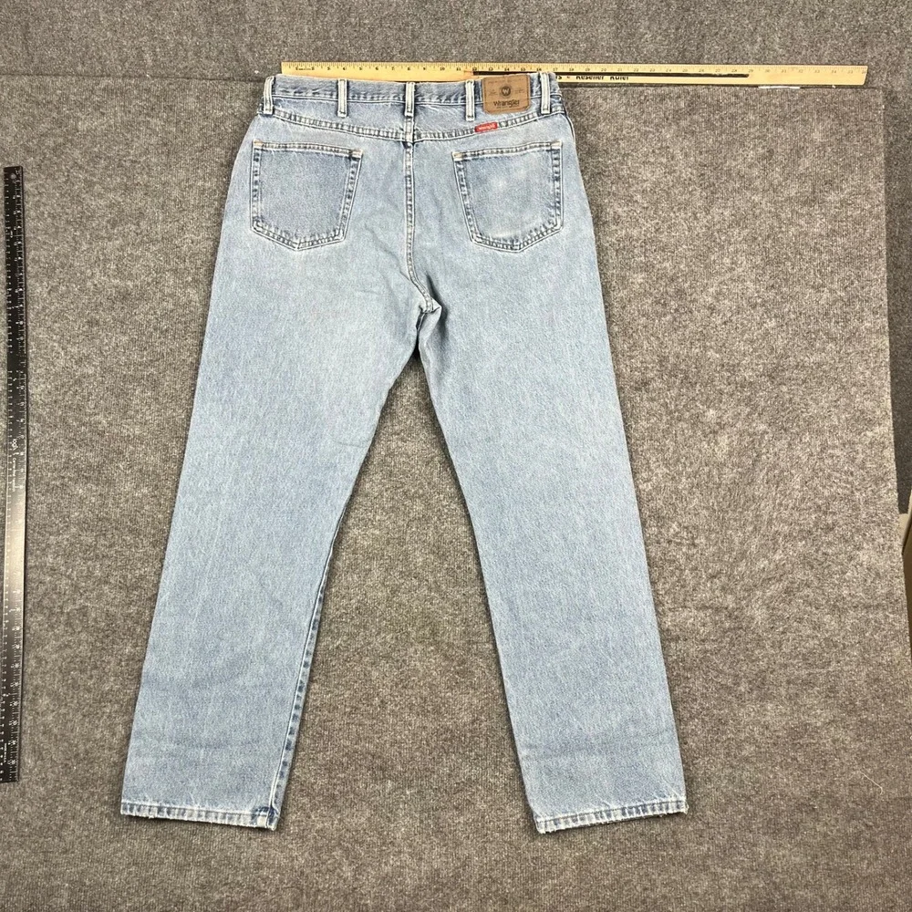 Wrangler Jeans‎ Mens Size 38x32 Light Wash Regular Fit Straight Leg Denim Pants